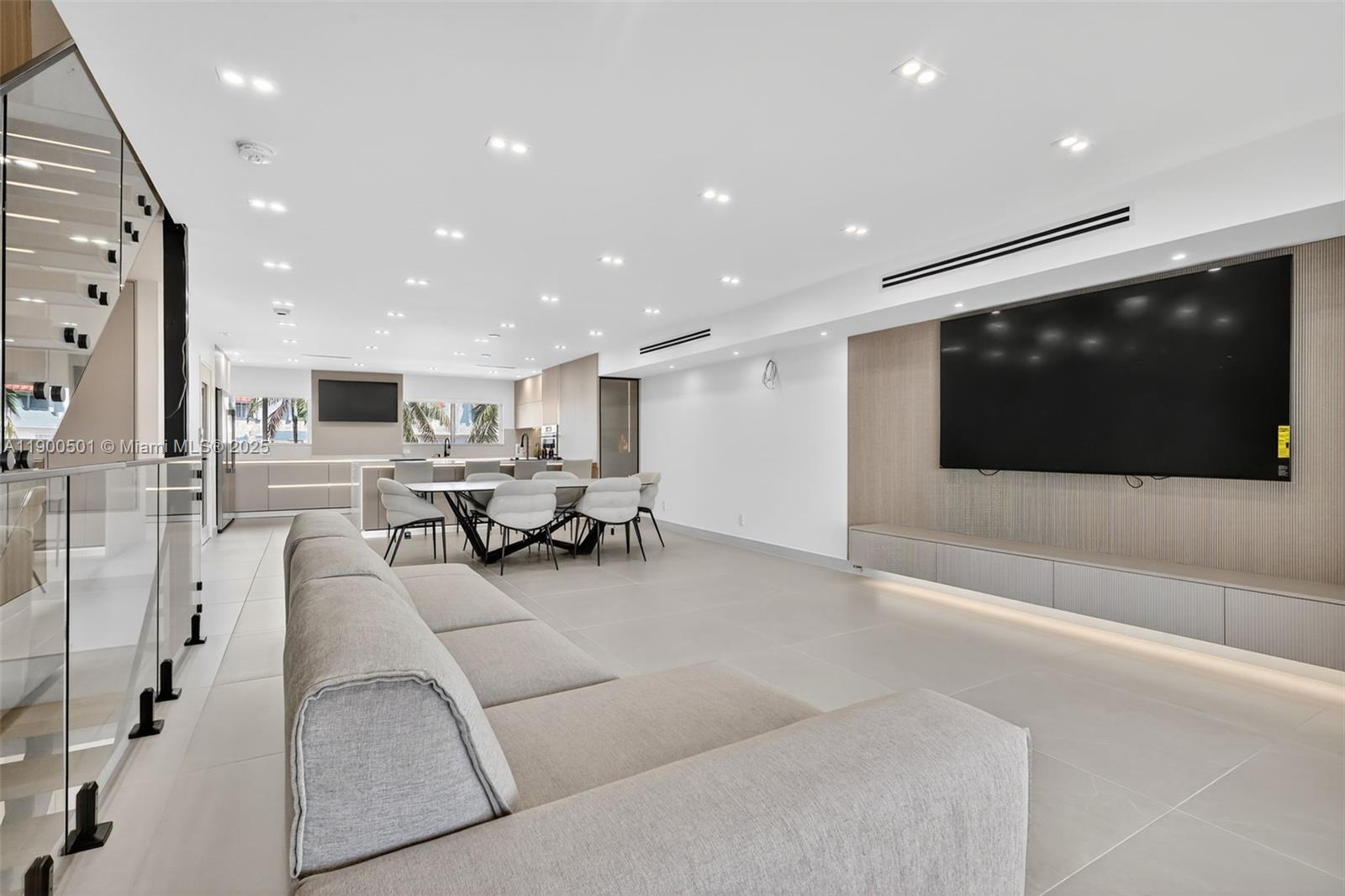 3830 NE 171st St North Miami Beach, FL 33160