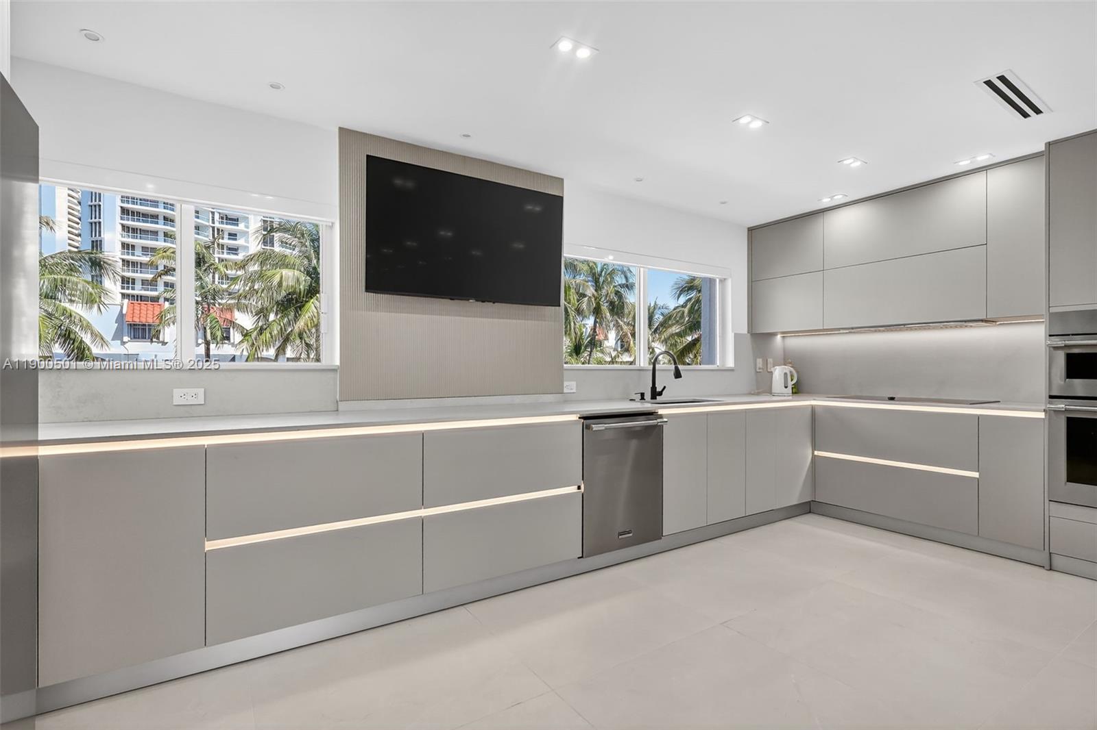 3830 NE 171st St North Miami Beach, FL 33160