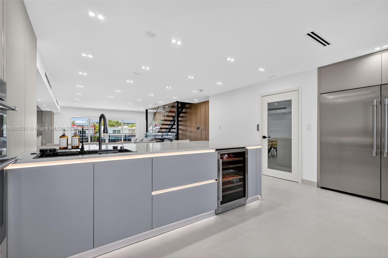 3830 NE 171st St North Miami Beach, FL 33160