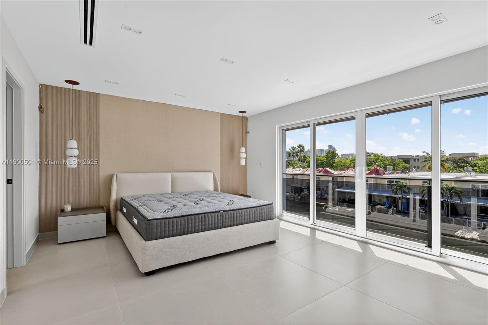 3830 NE 171st St North Miami Beach, FL 33160