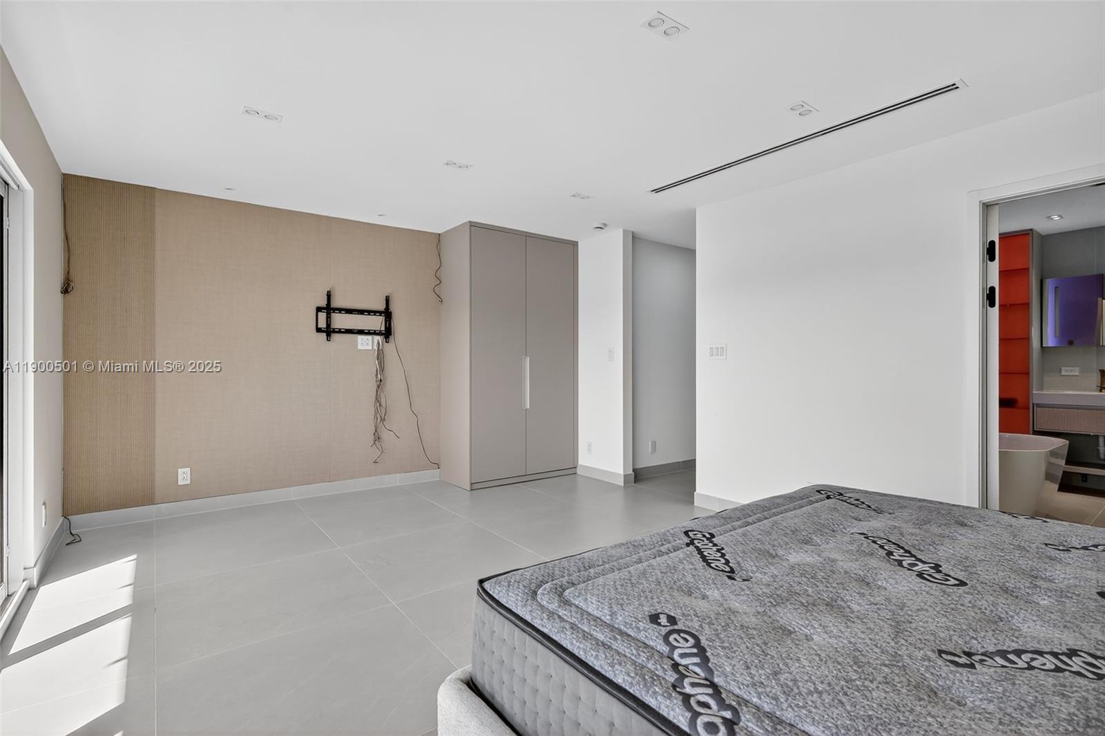 3830 NE 171st St North Miami Beach, FL 33160