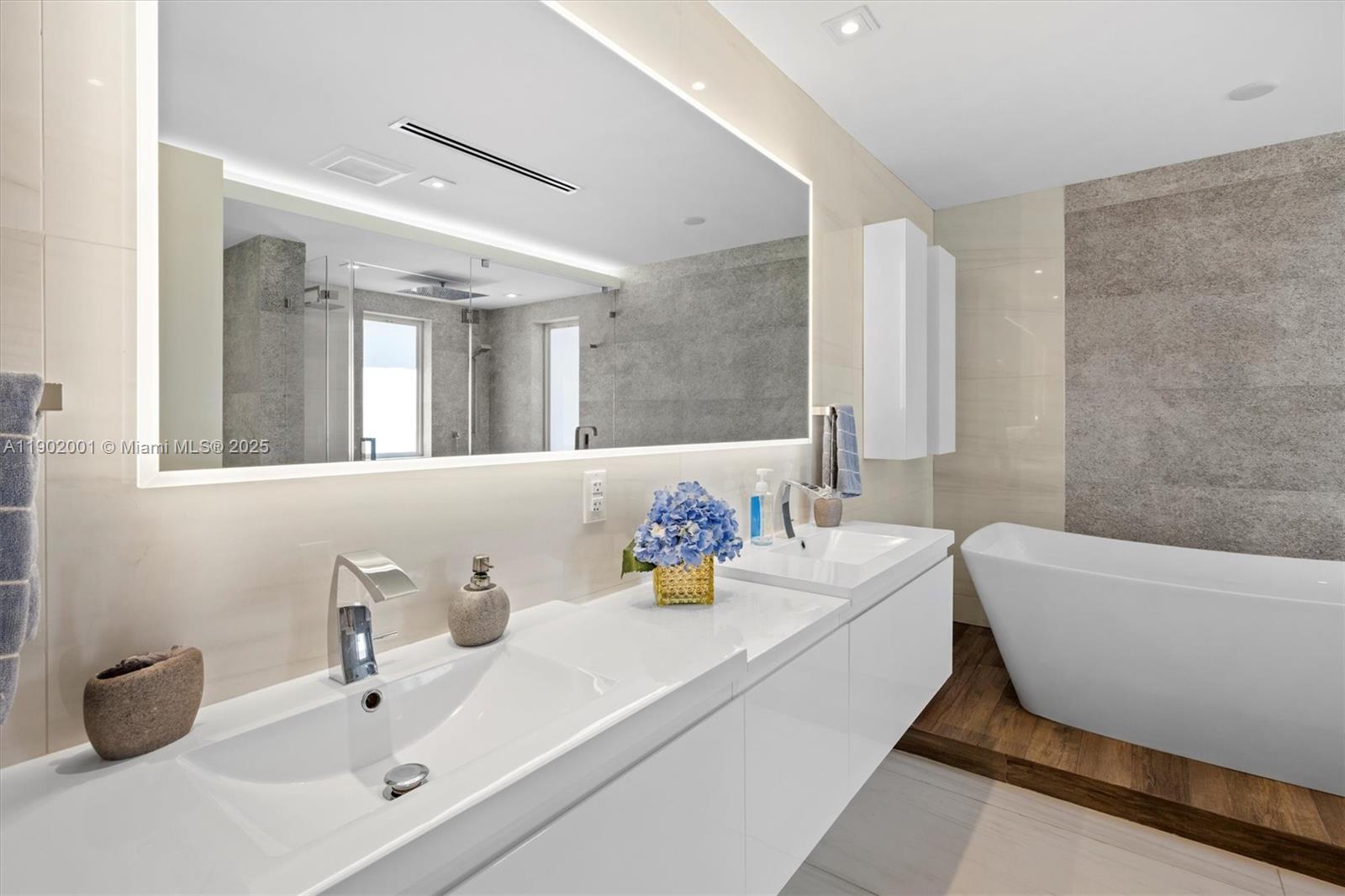 11325 NW 66th St Doral, FL 33178