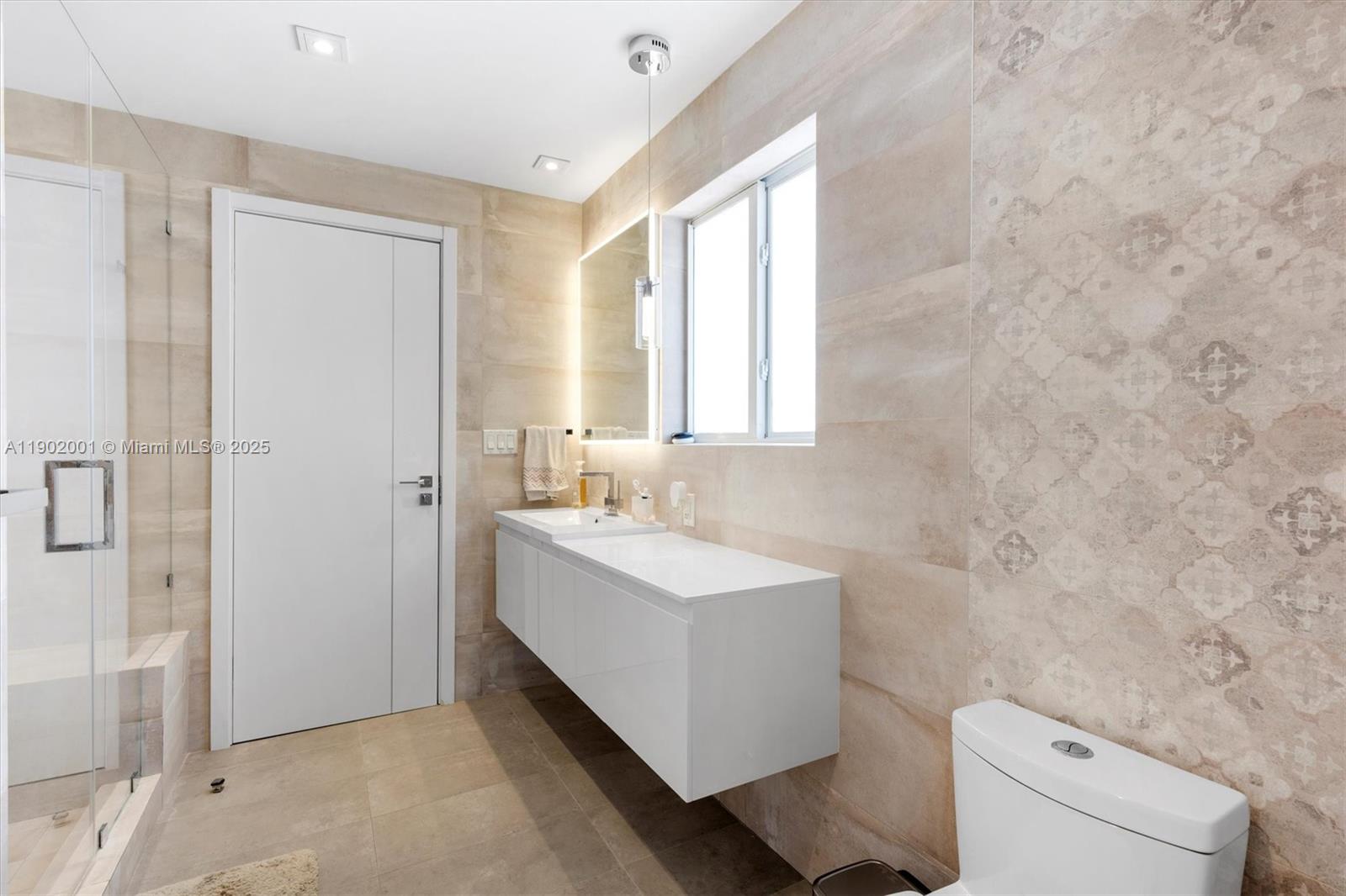 11325 NW 66th St Doral, FL 33178