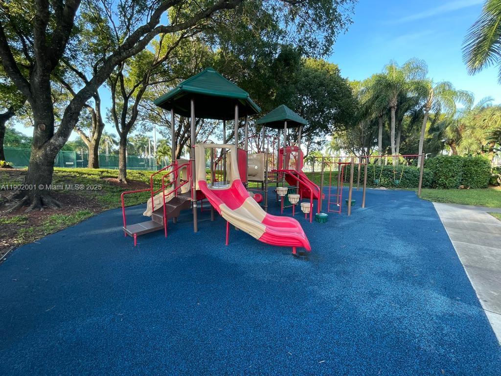 11325 NW 66th St Doral, FL 33178