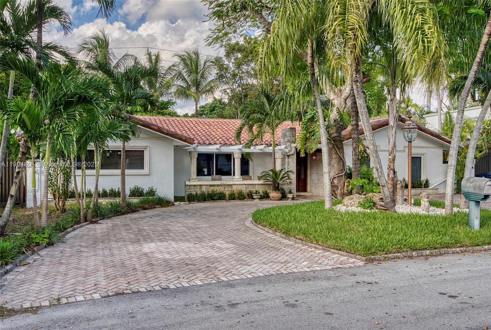 5961 SW 56th Ter South Miami, FL 33143