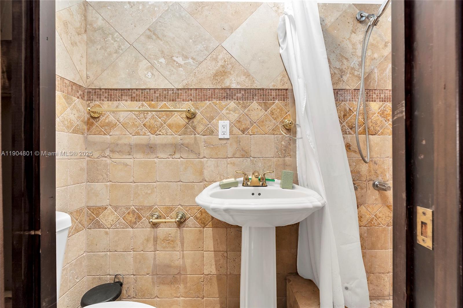 5961 SW 56th Ter South Miami, FL 33143