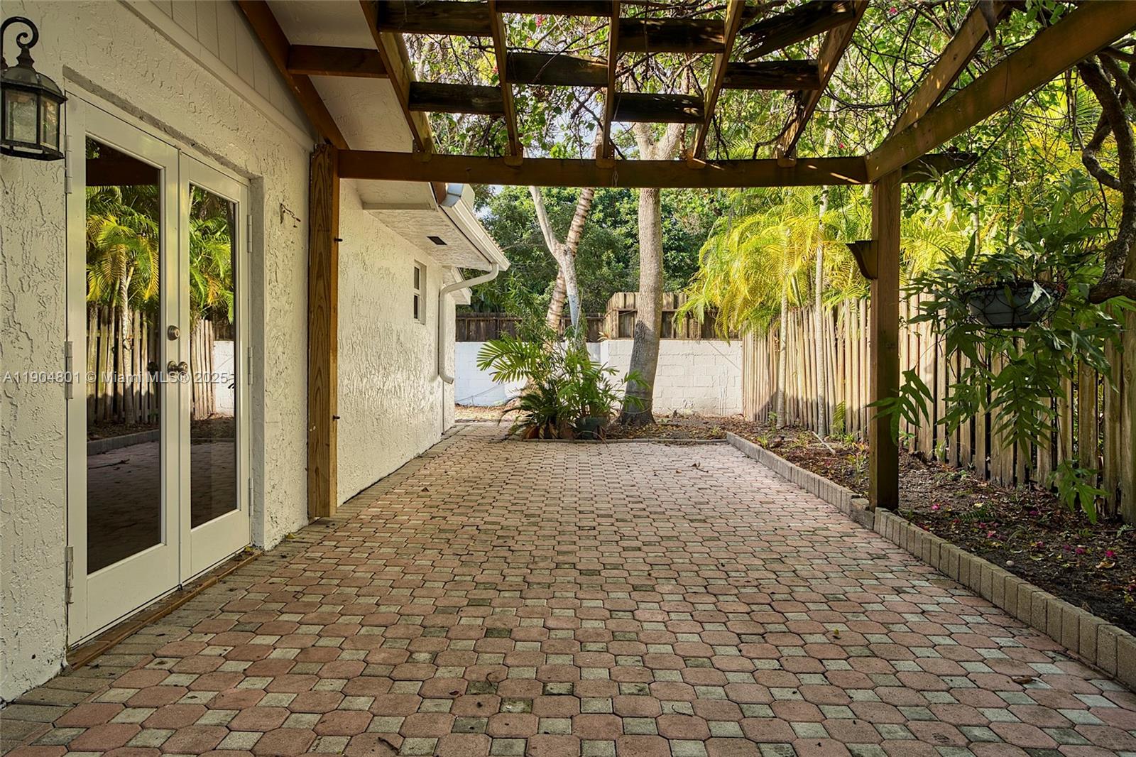 5961 SW 56th Ter South Miami, FL 33143