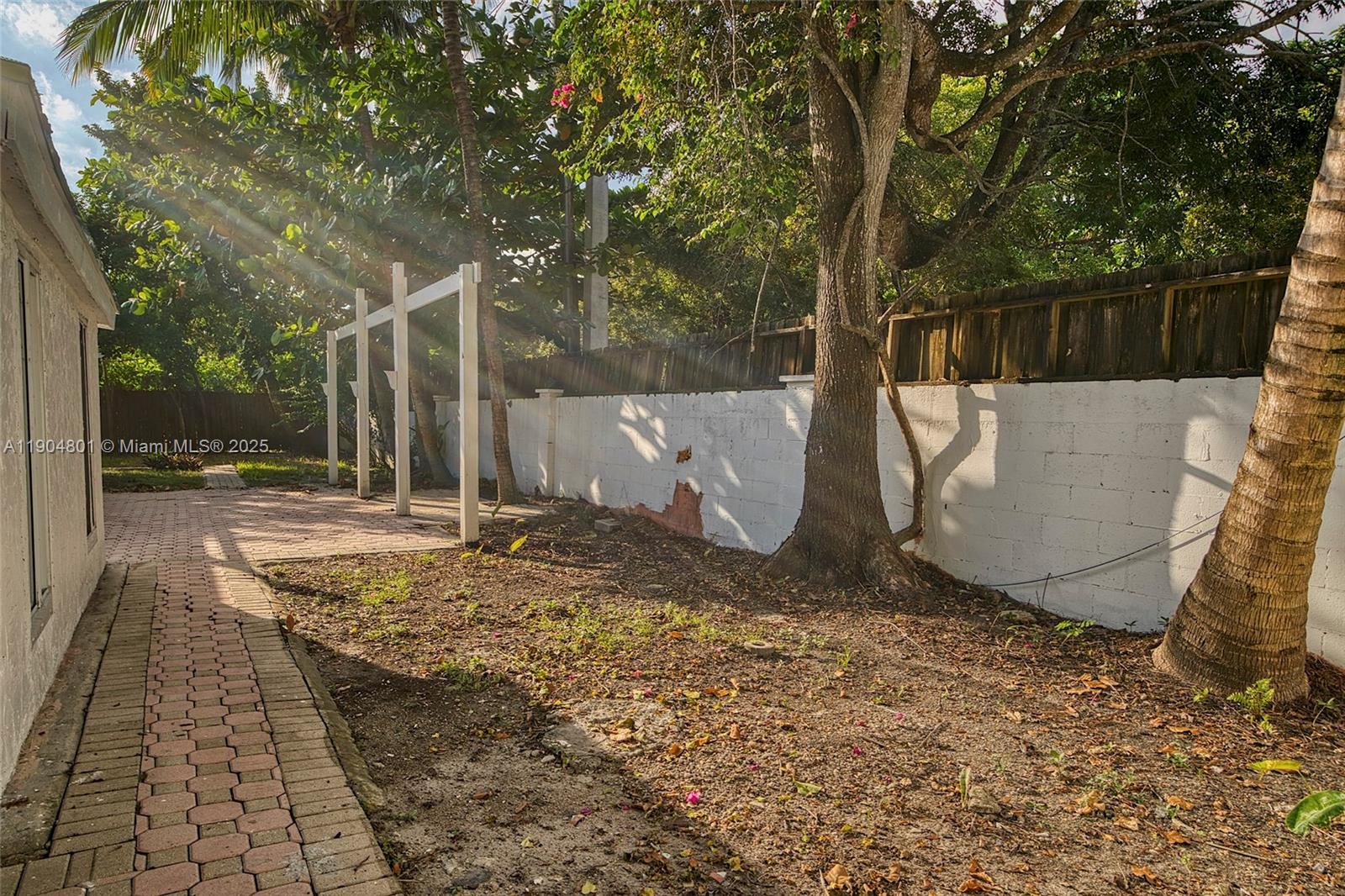 5961 SW 56th Ter South Miami, FL 33143