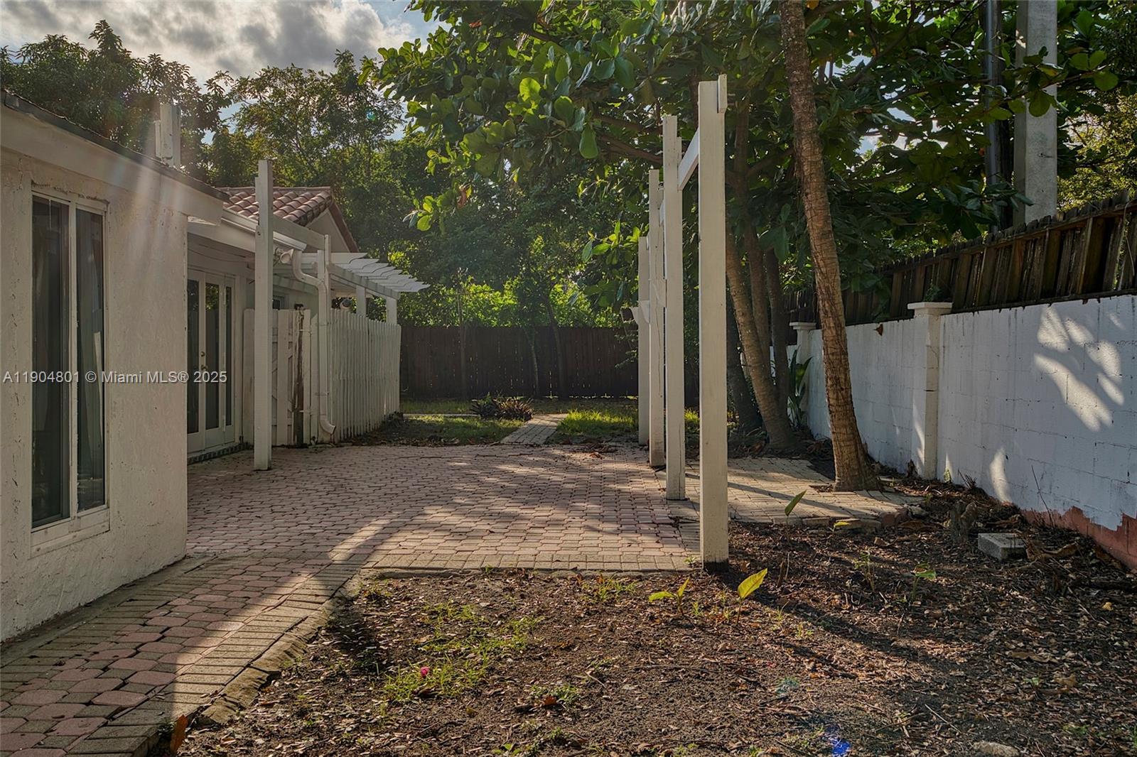 5961 SW 56th Ter South Miami, FL 33143