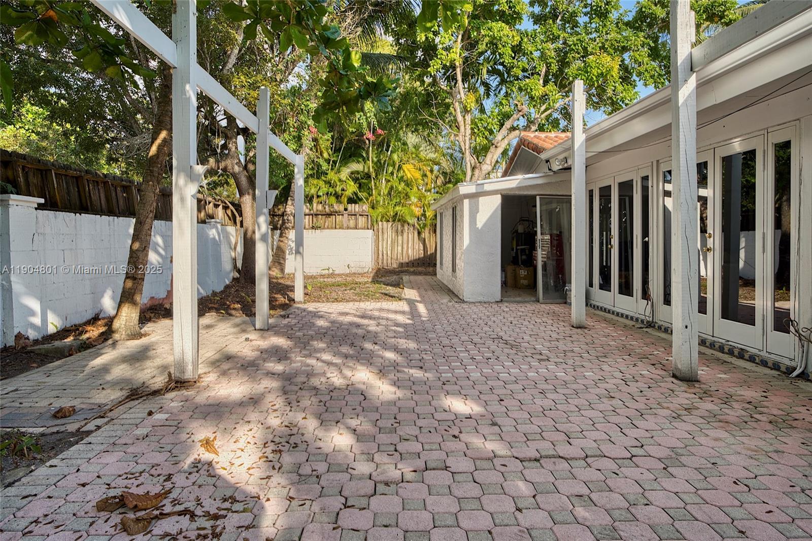 5961 SW 56th Ter South Miami, FL 33143