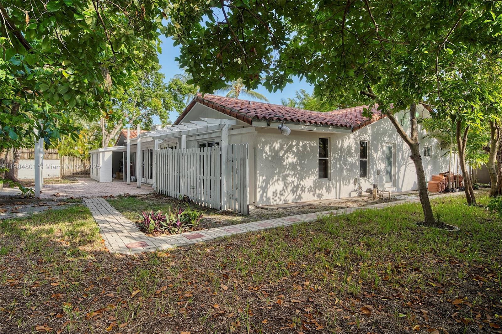 5961 SW 56th Ter South Miami, FL 33143