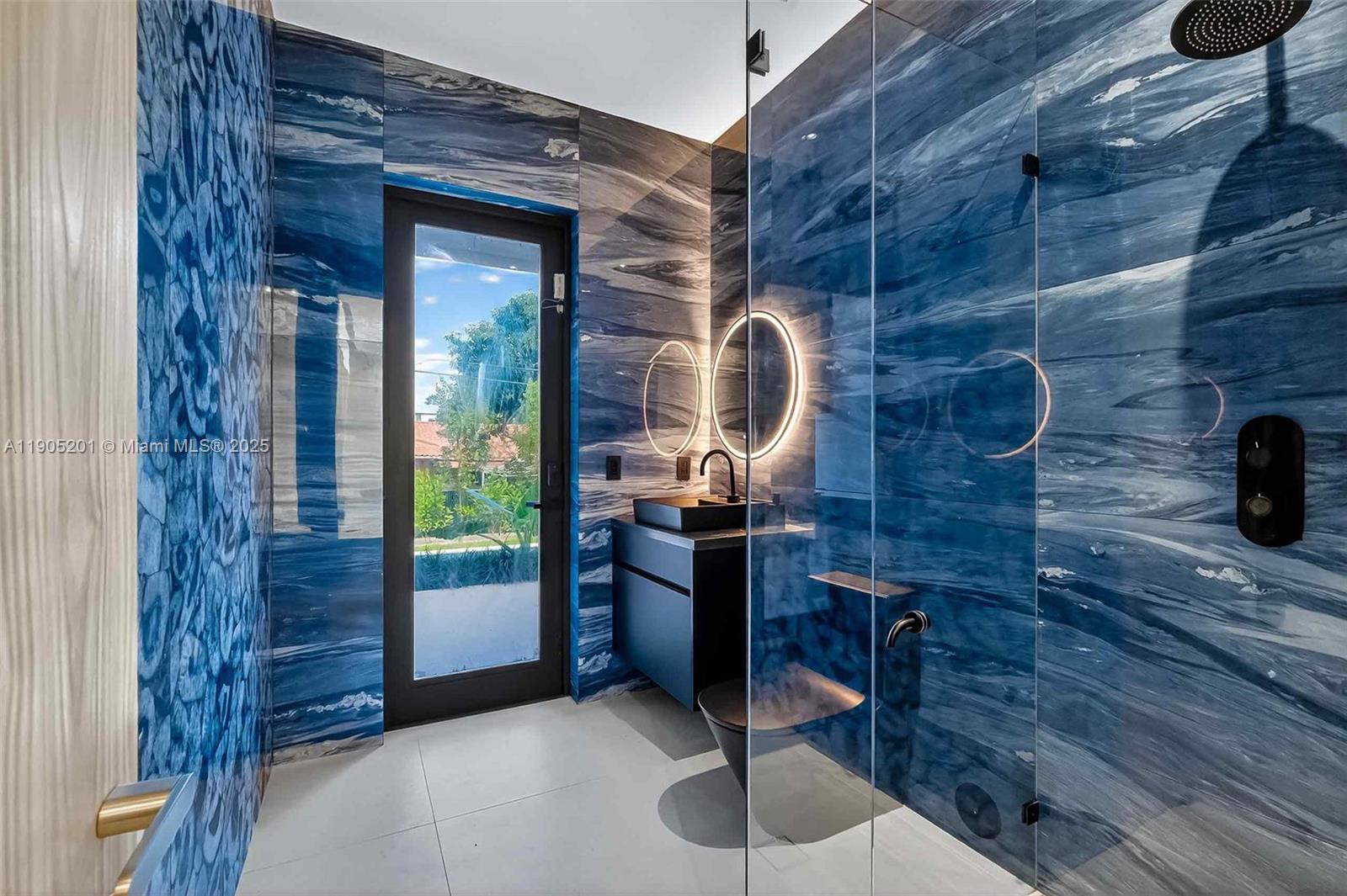 1021 W 46th St Miami Beach, FL 33140