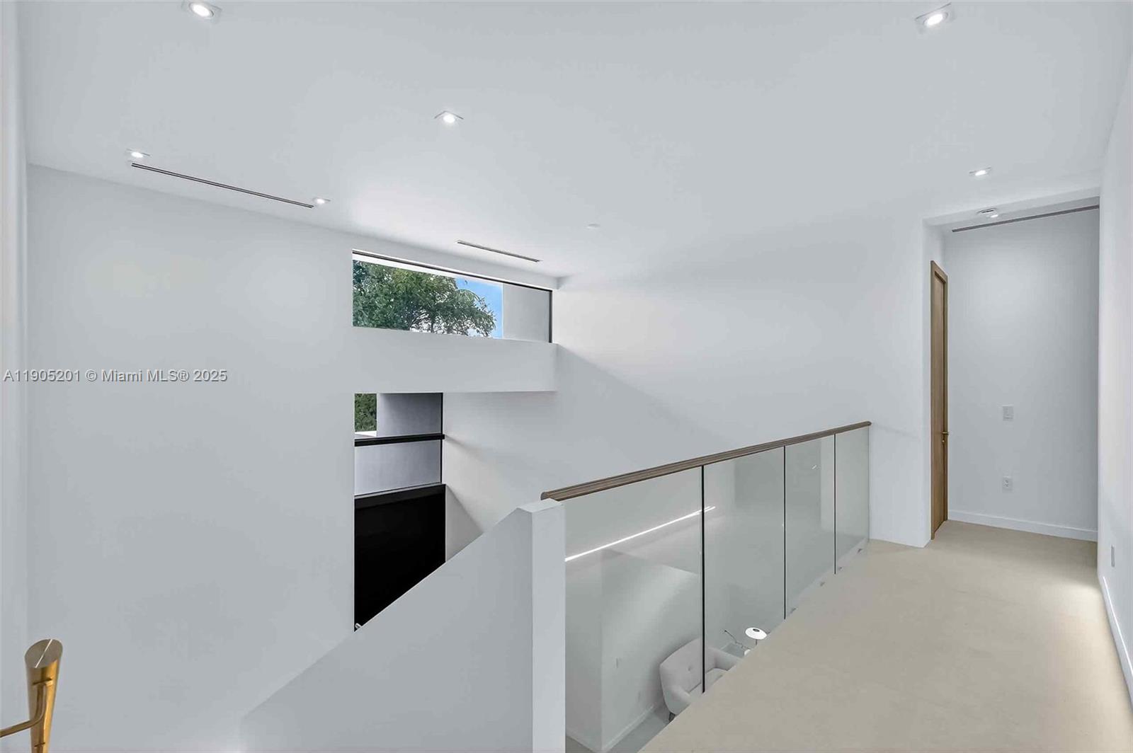 1021 W 46th St Miami Beach, FL 33140