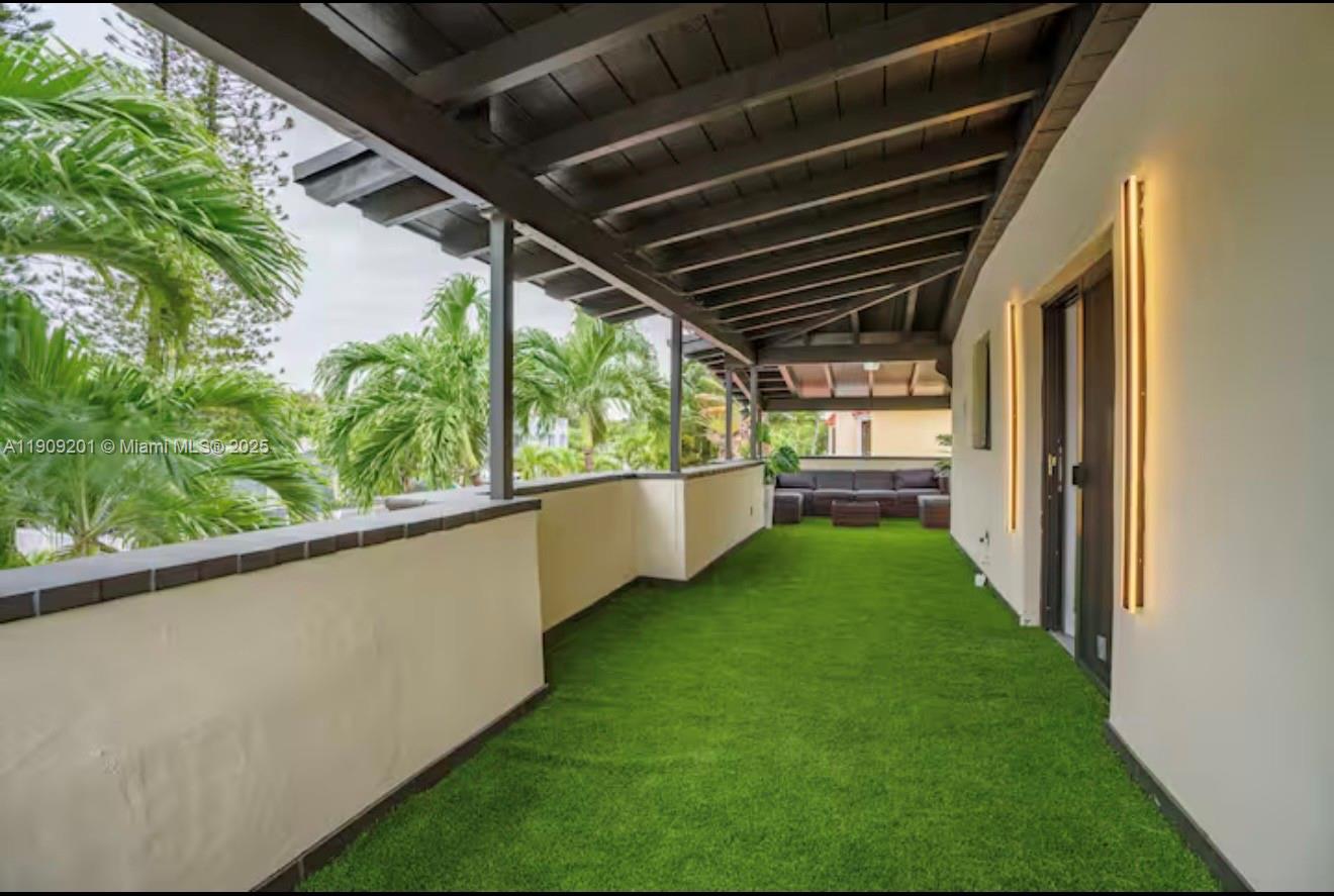 1721 SW 11th Ter Miami, FL 33135