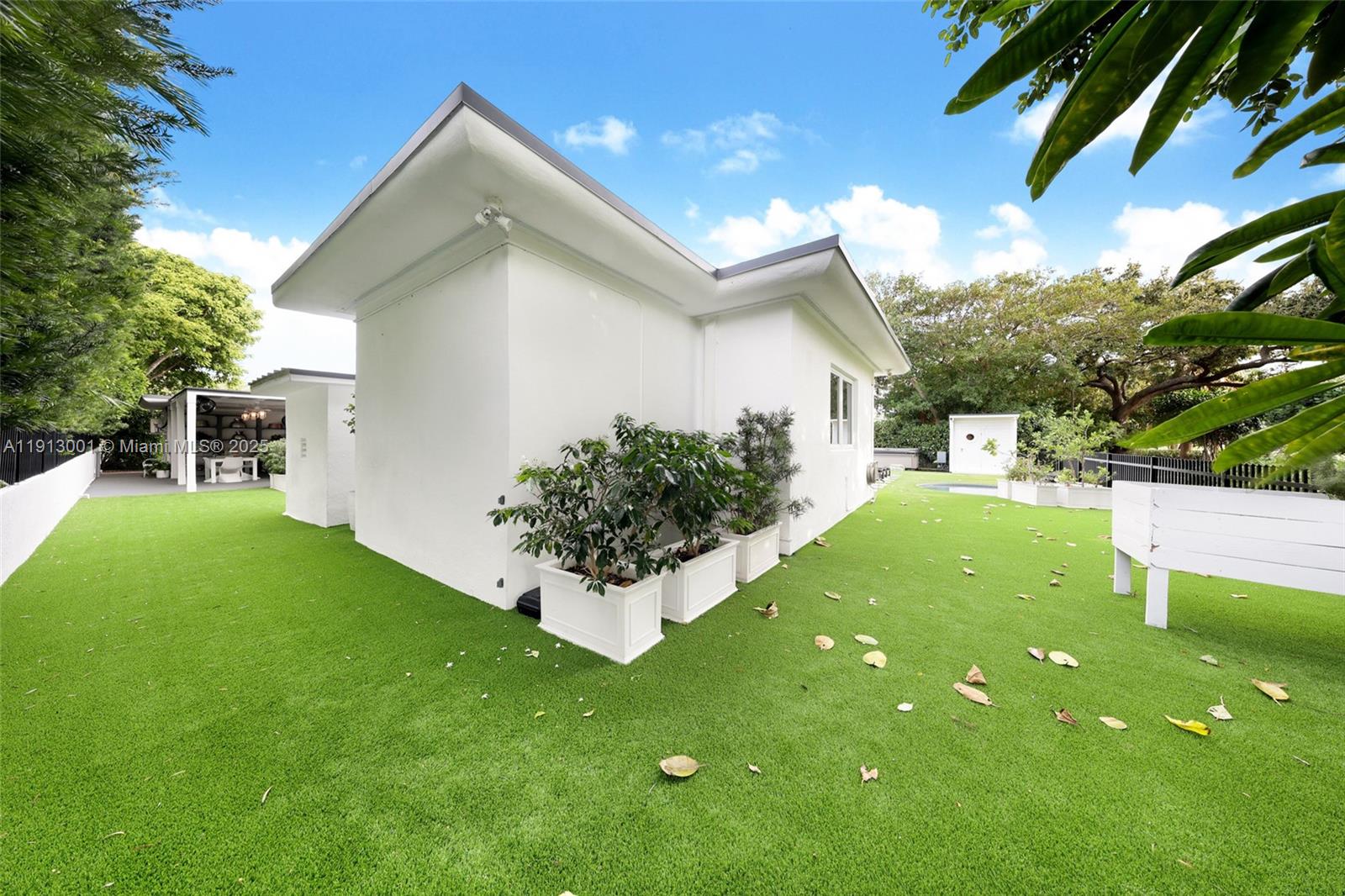 6100 La Gorce Dr Miami Beach, FL 33140