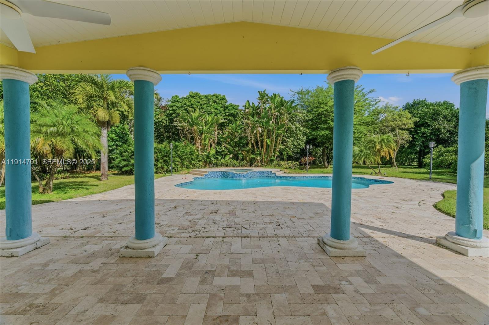 8001 SW 66th Ter Miami, FL 33143