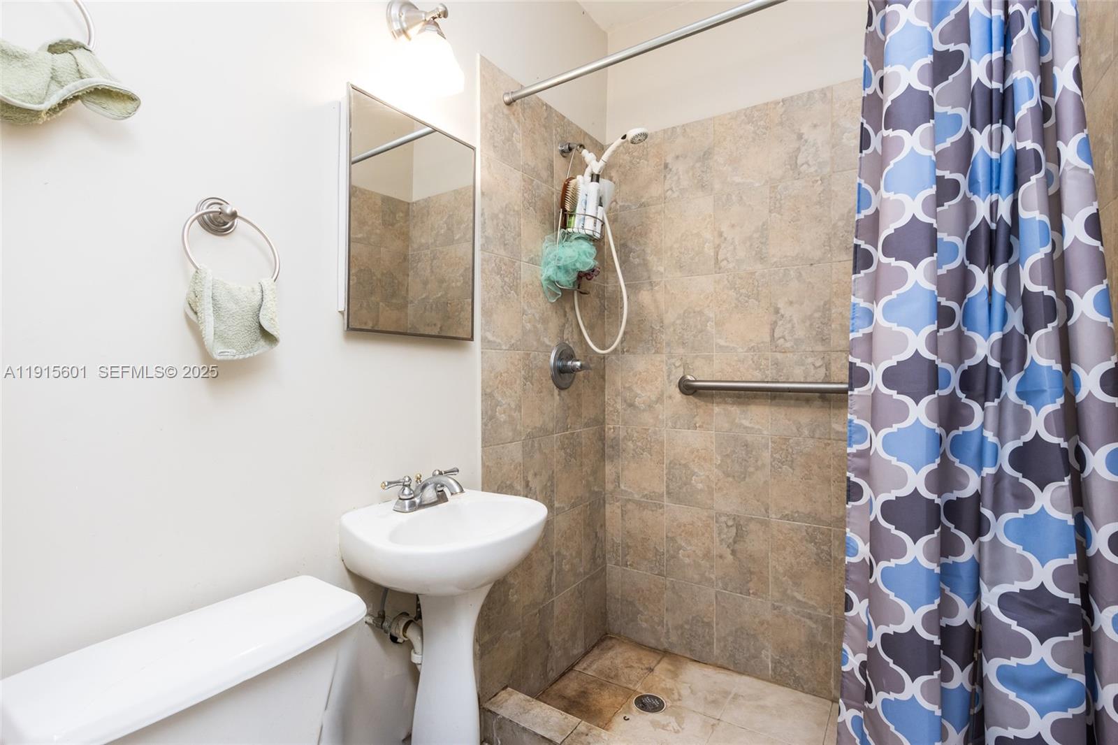 1264 NE 156th St North Miami Beach, FL 33162