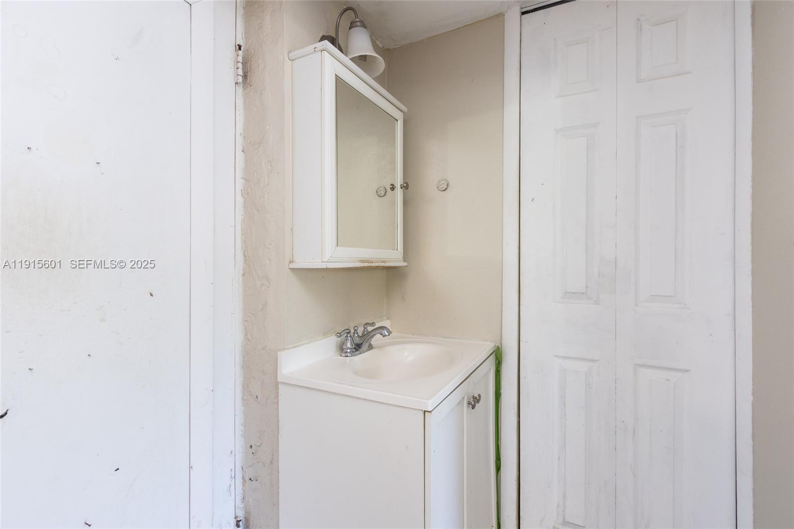 1264 NE 156th St North Miami Beach, FL 33162