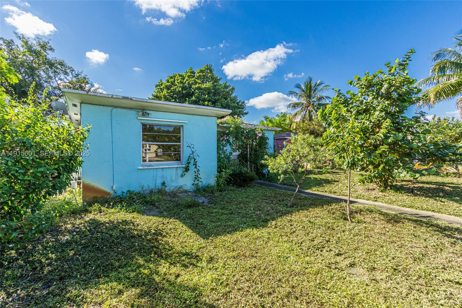 1264 NE 156th St North Miami Beach, FL 33162