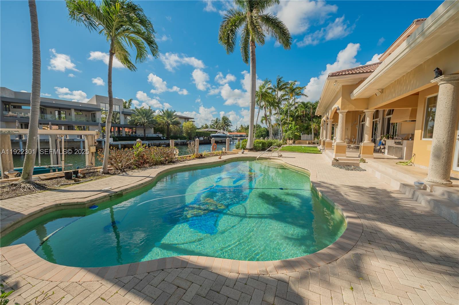 3220 NE 165th St North Miami Beach, FL 33160