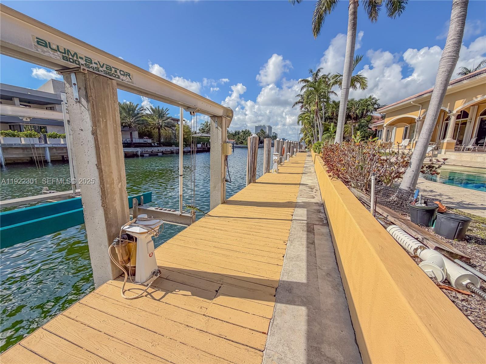 3220 NE 165th St North Miami Beach, FL 33160