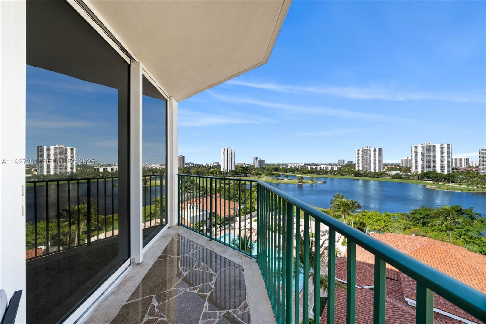 19900 E Country Clb Dr #1112 Aventura, FL 33180