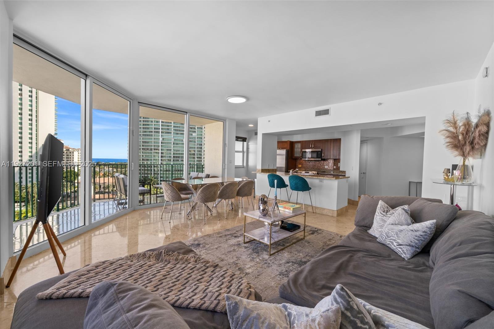 19900 E Country Clb Dr #1112 Aventura, FL 33180