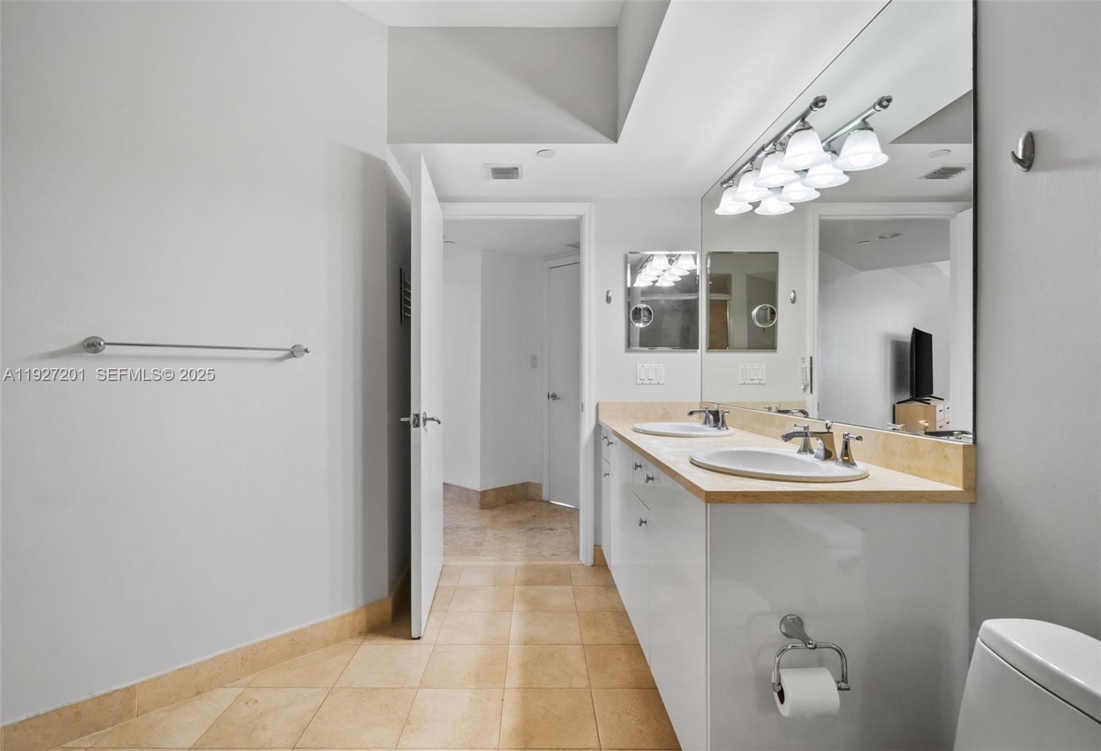 19900 E Country Clb Dr #1112 Aventura, FL 33180