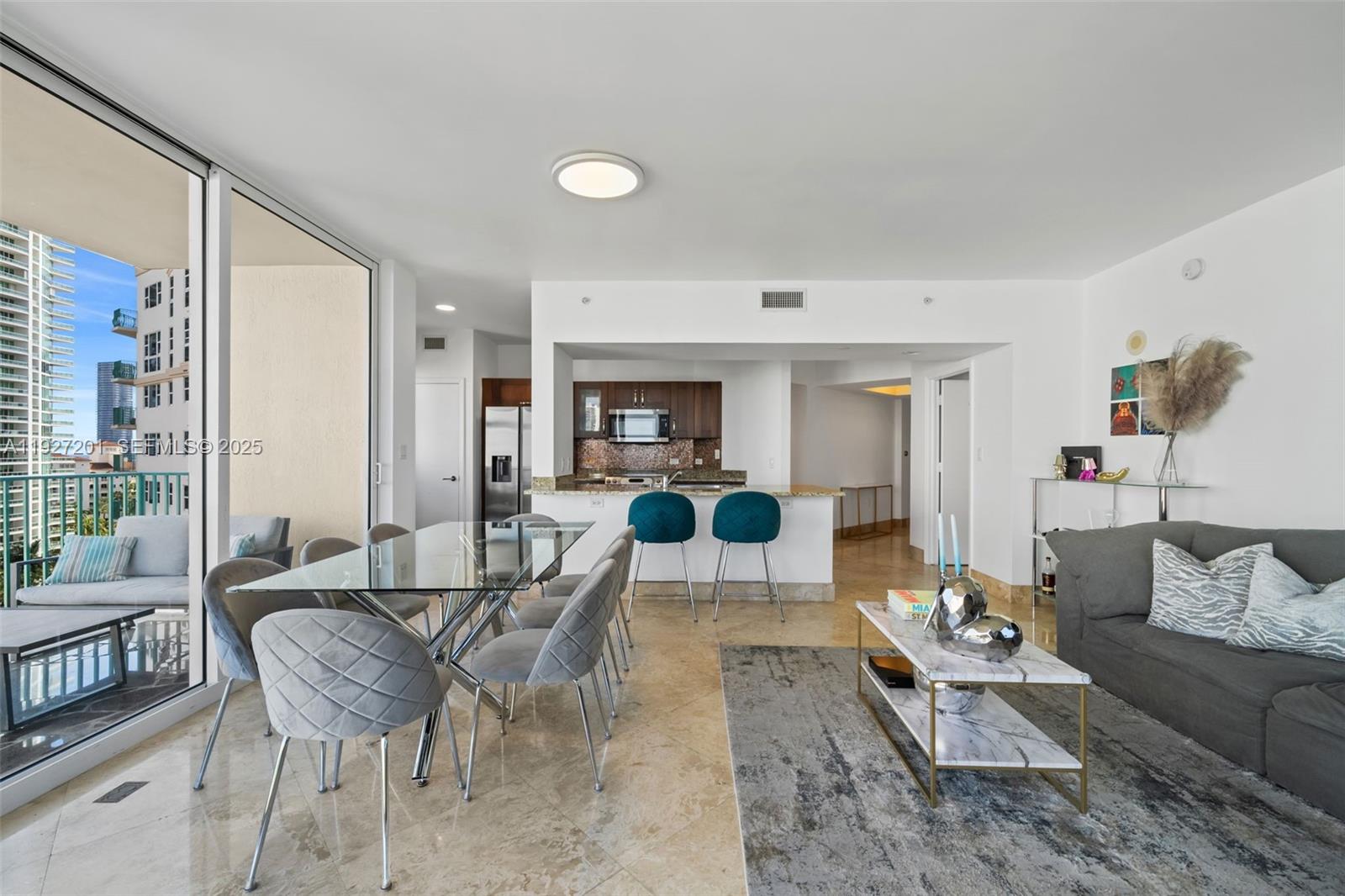 19900 E Country Clb Dr #1112 Aventura, FL 33180