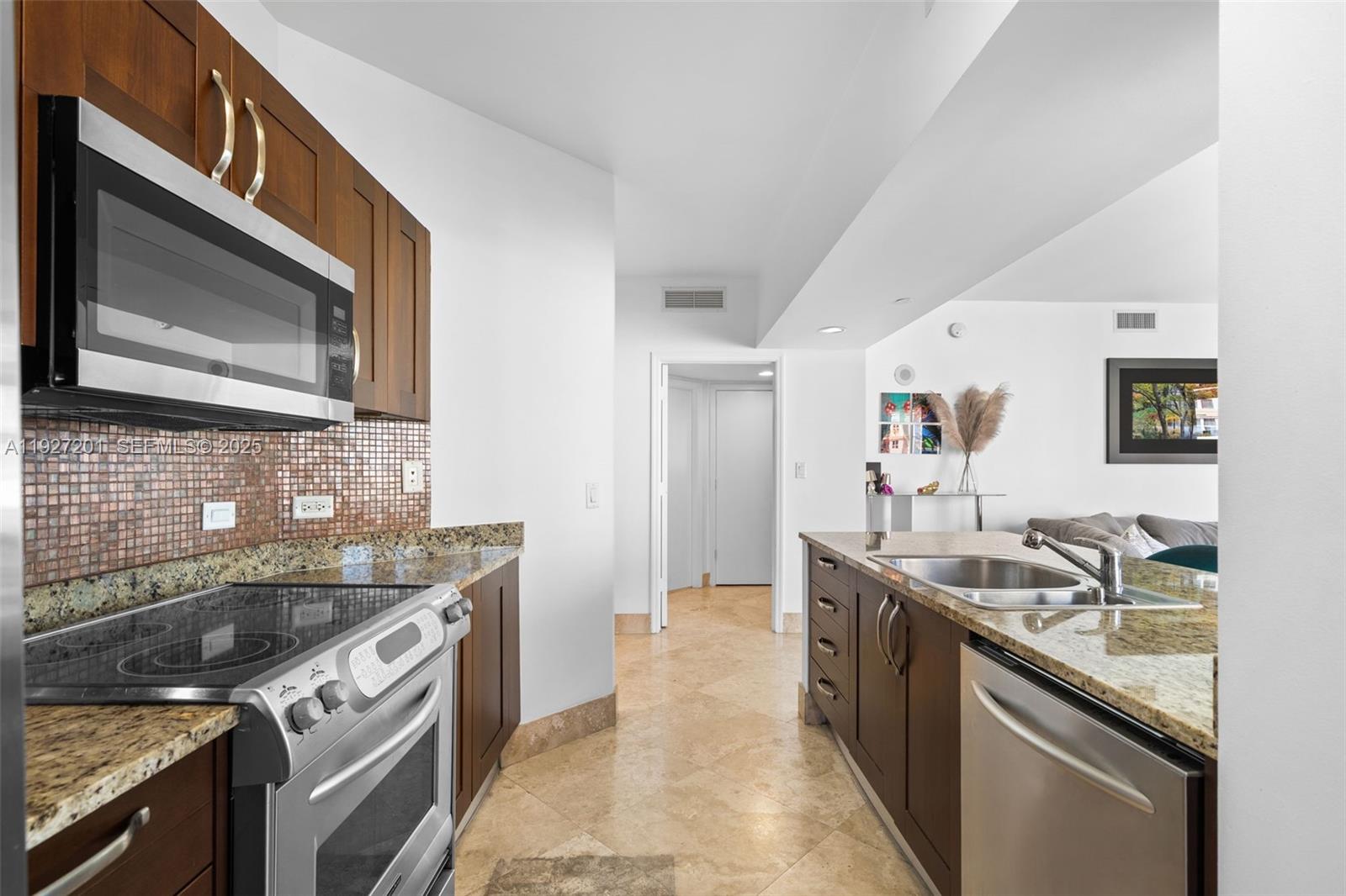 19900 E Country Clb Dr #1112 Aventura, FL 33180