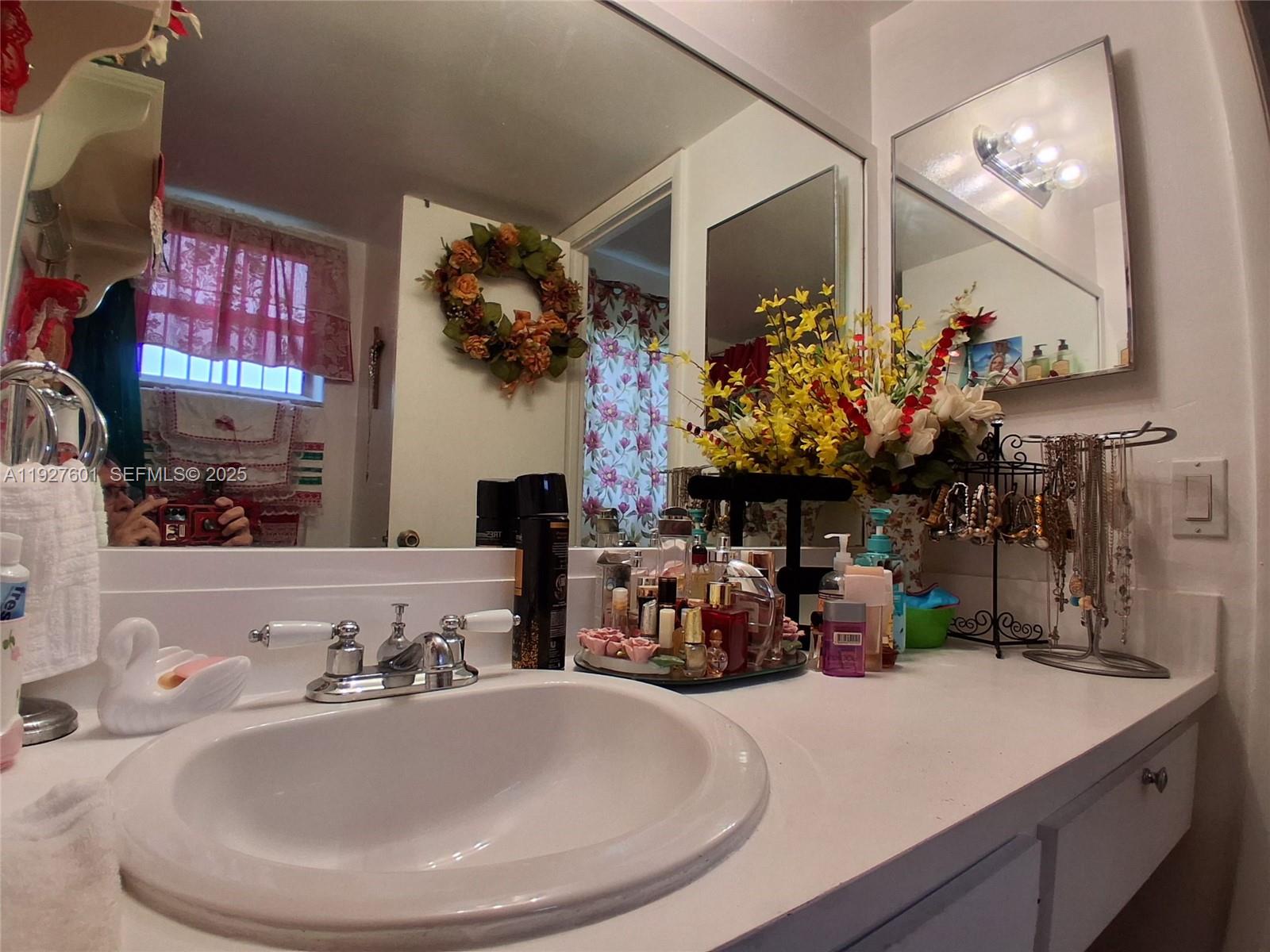 8841 NW Sunrise Lks Blvd #112 Sunrise, FL 33322