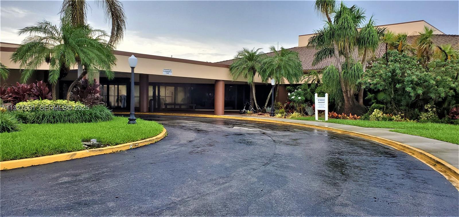 8841 NW Sunrise Lks Blvd #112 Sunrise, FL 33322