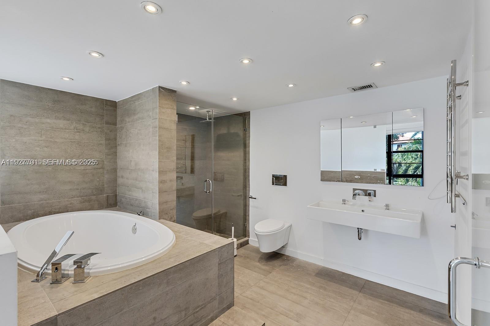 100 Ocean Ln Dr #304 Key Biscayne, FL 33149