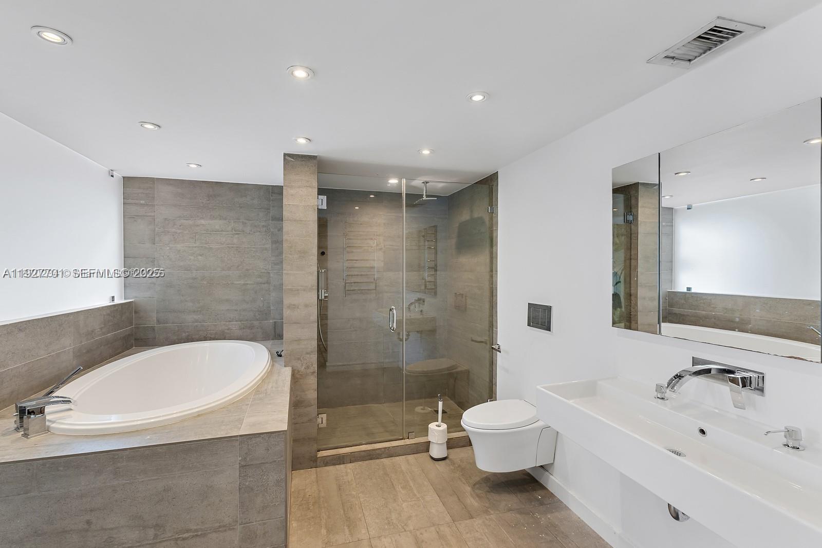 100 Ocean Ln Dr #304 Key Biscayne, FL 33149