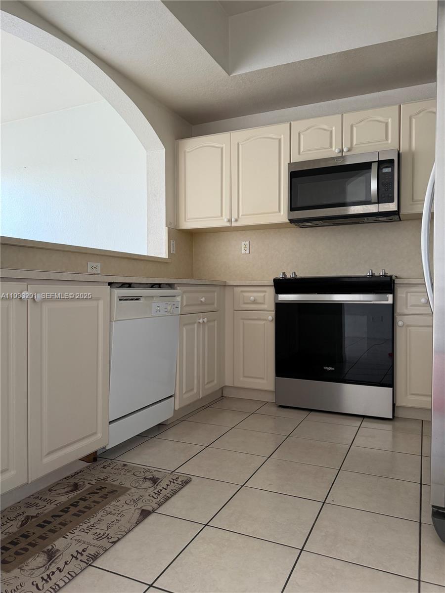 8854 W Flagler St #210 Miami, FL 33174