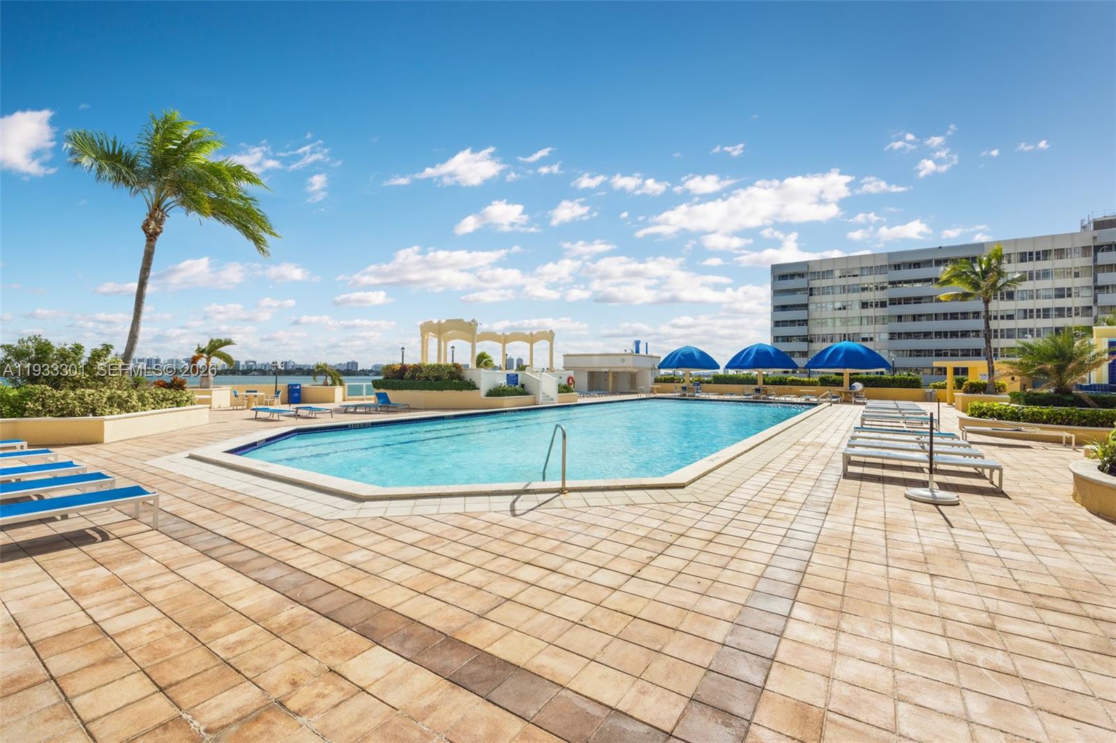 7601 E Treasure Dr #1119 North Bay Village, FL 33141