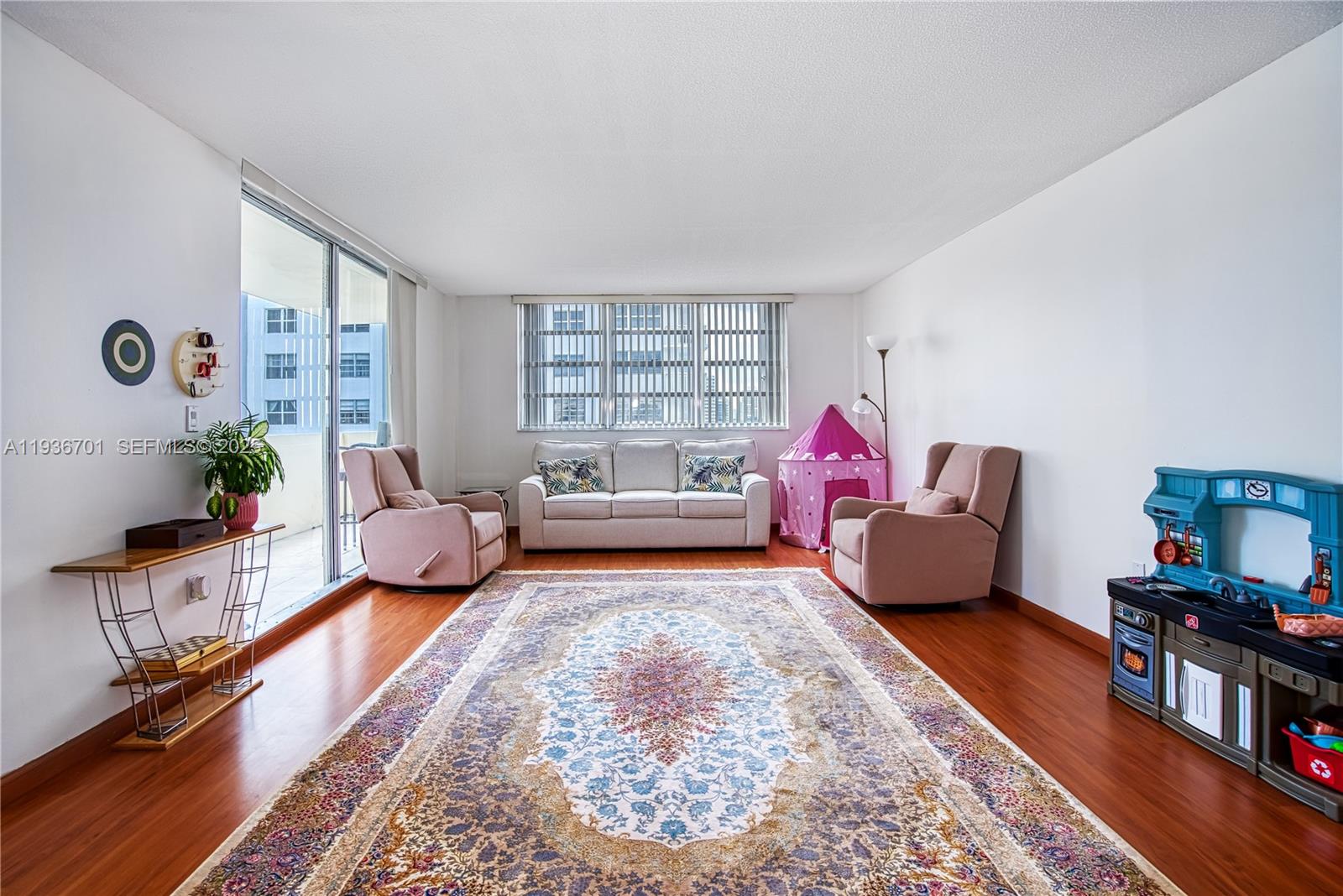 1833 S Ocean Dr #902