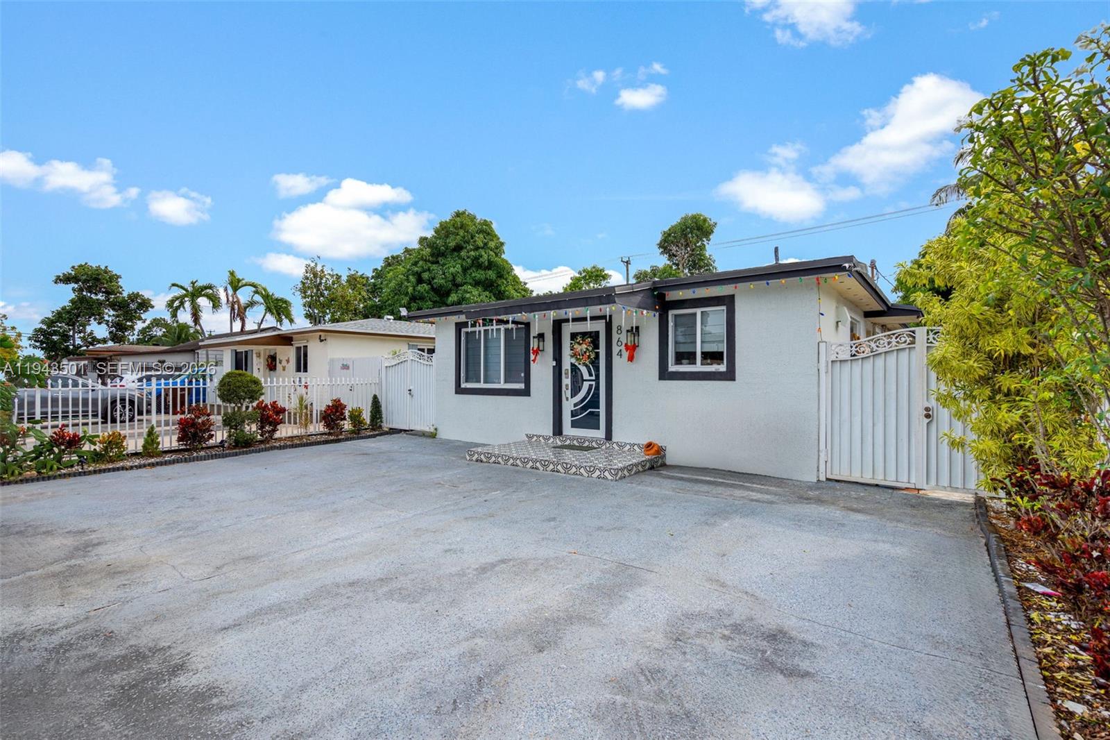 864 E 29th St Hialeah, FL 33013