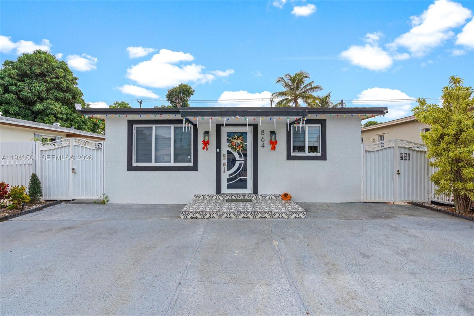 864 E 29th St Hialeah, FL 33013