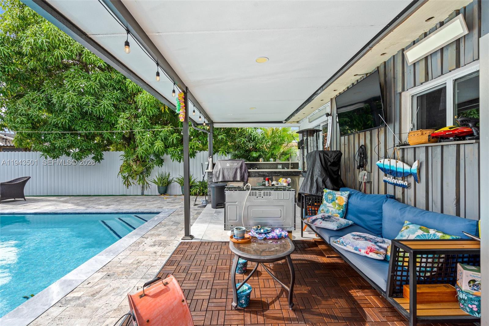 864 E 29th St Hialeah, FL 33013