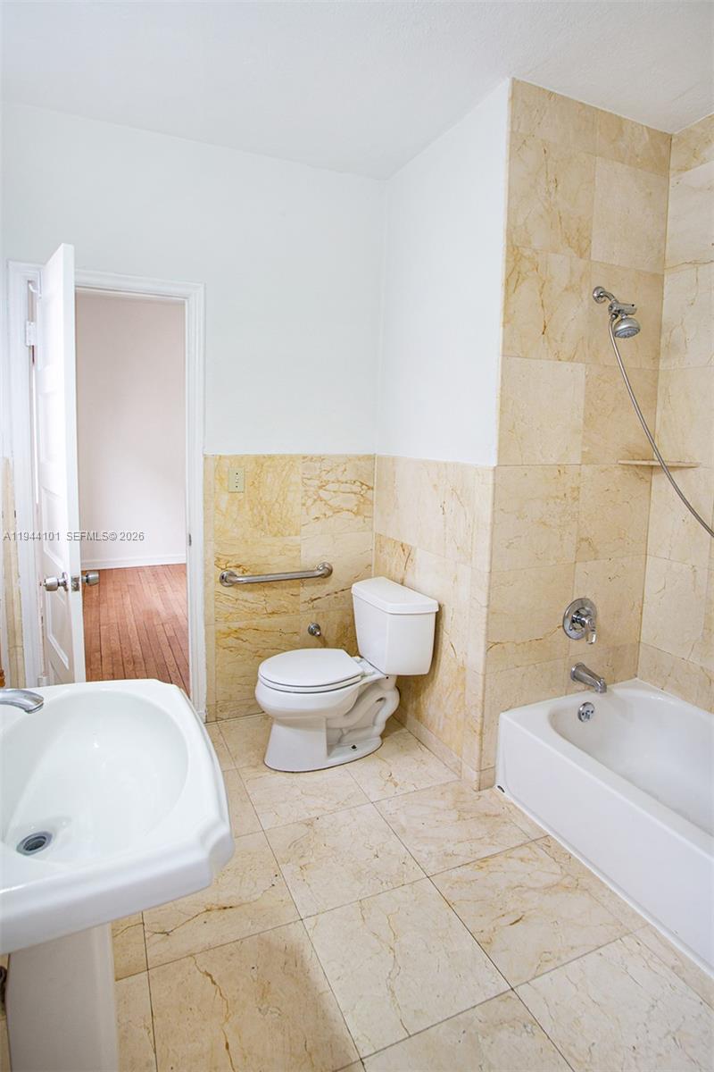 236 SW 28th Rd Miami, FL 33129