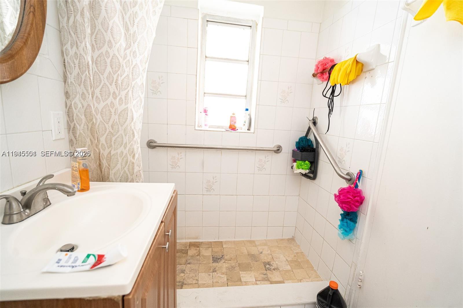 2331 NW 14th St Miami, FL 33125