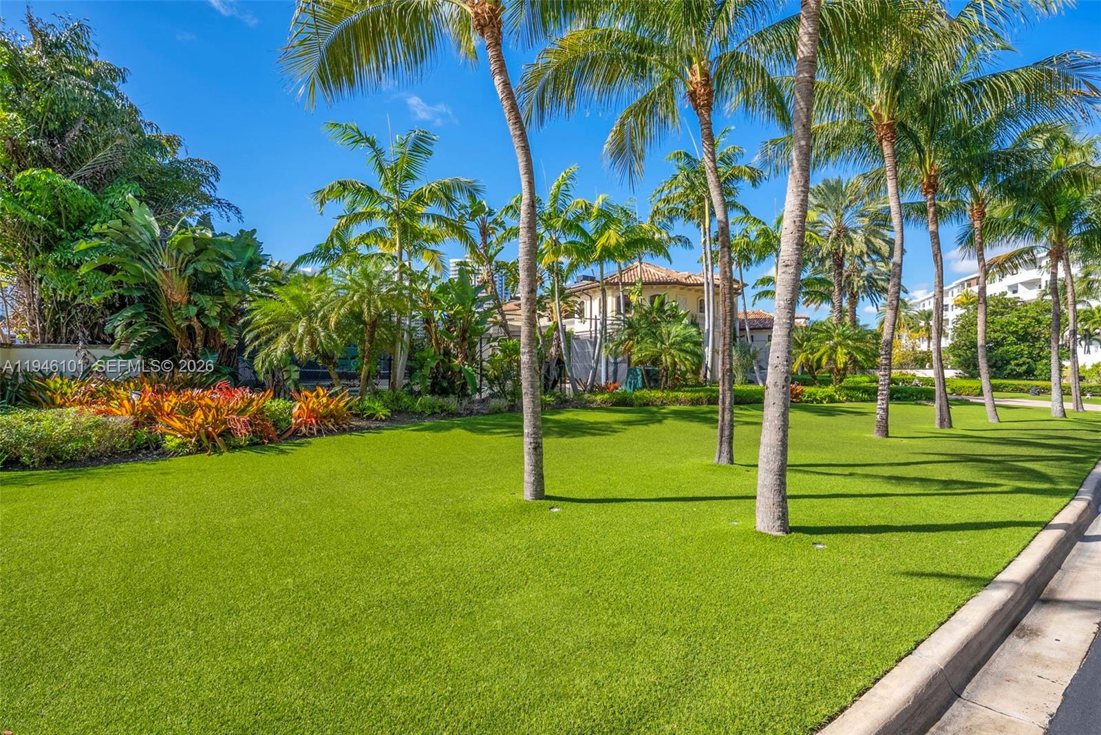 680 Golden Bch Dr Golden Beach, FL 33160