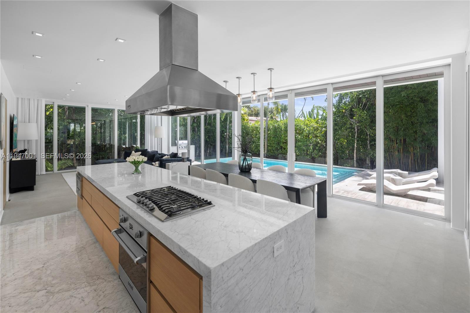 4433 N Bay Rd Miami Beach, FL 33140