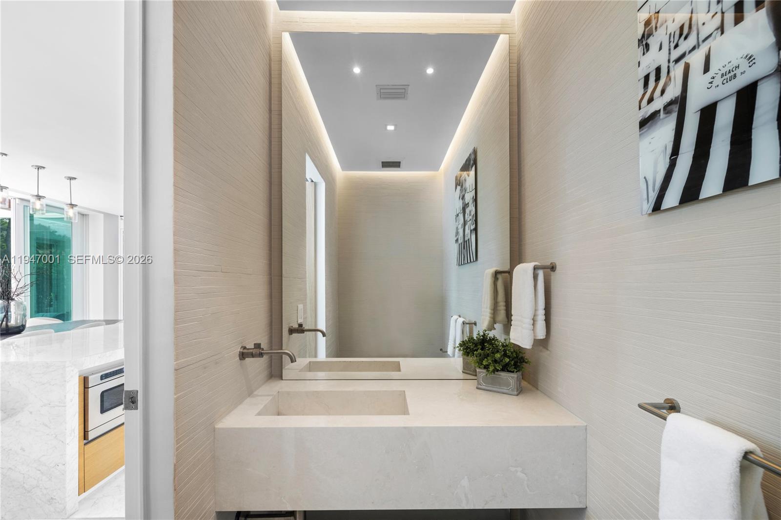 4433 N Bay Rd Miami Beach, FL 33140