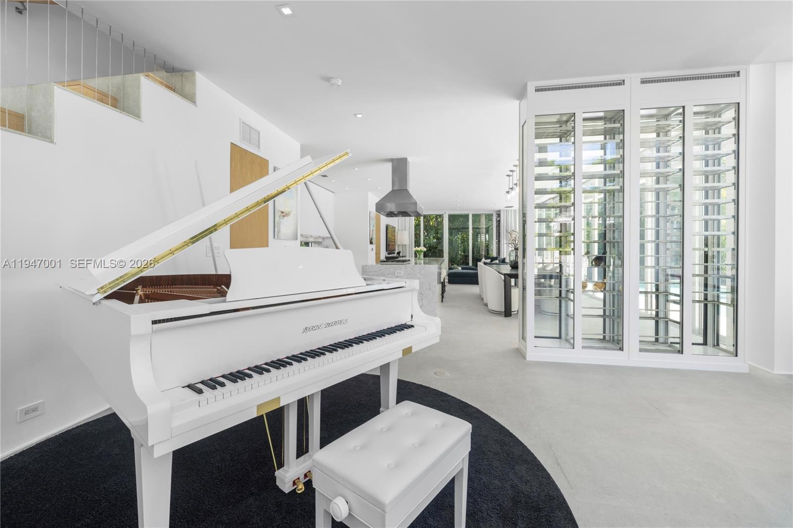 4433 N Bay Rd Miami Beach, FL 33140