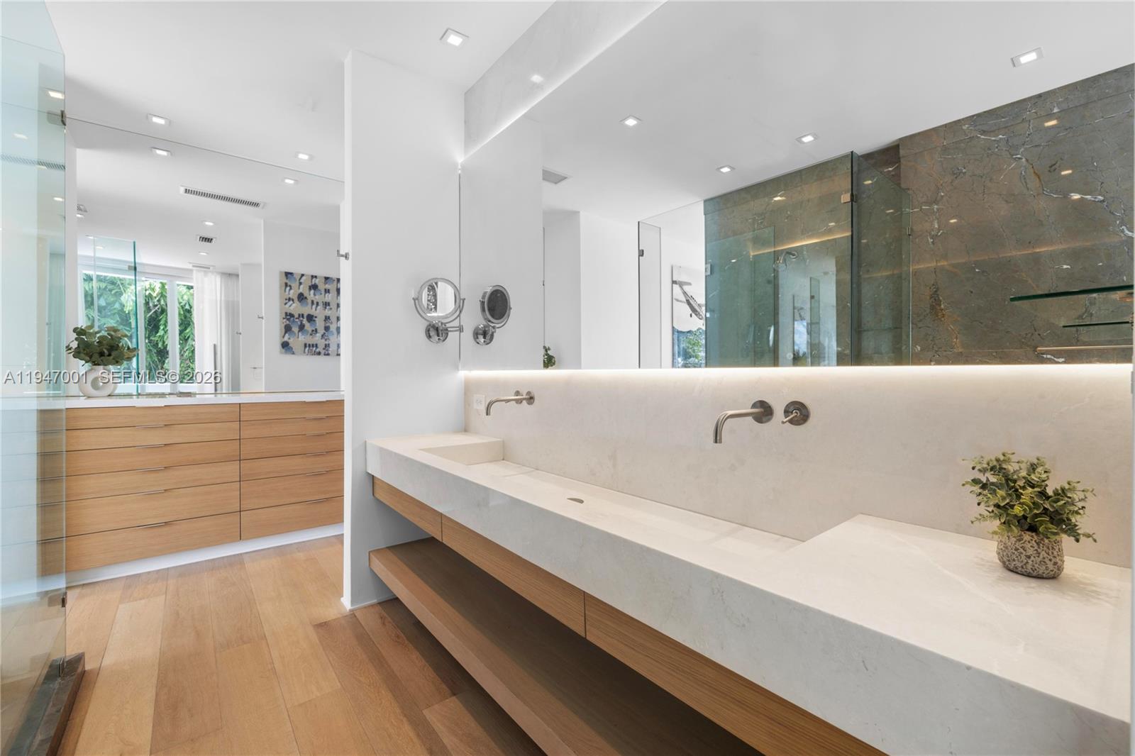 4433 N Bay Rd Miami Beach, FL 33140