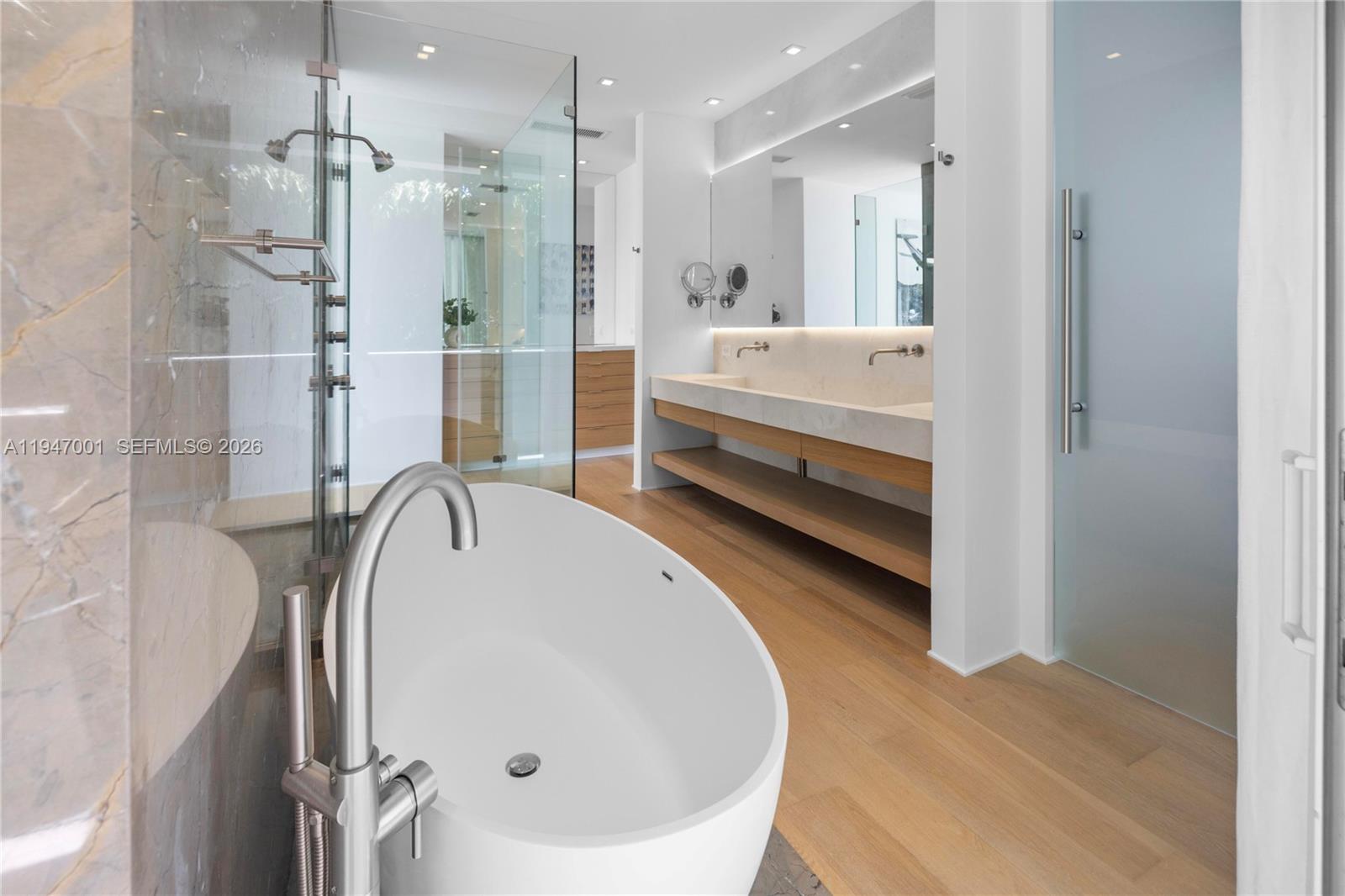 4433 N Bay Rd Miami Beach, FL 33140