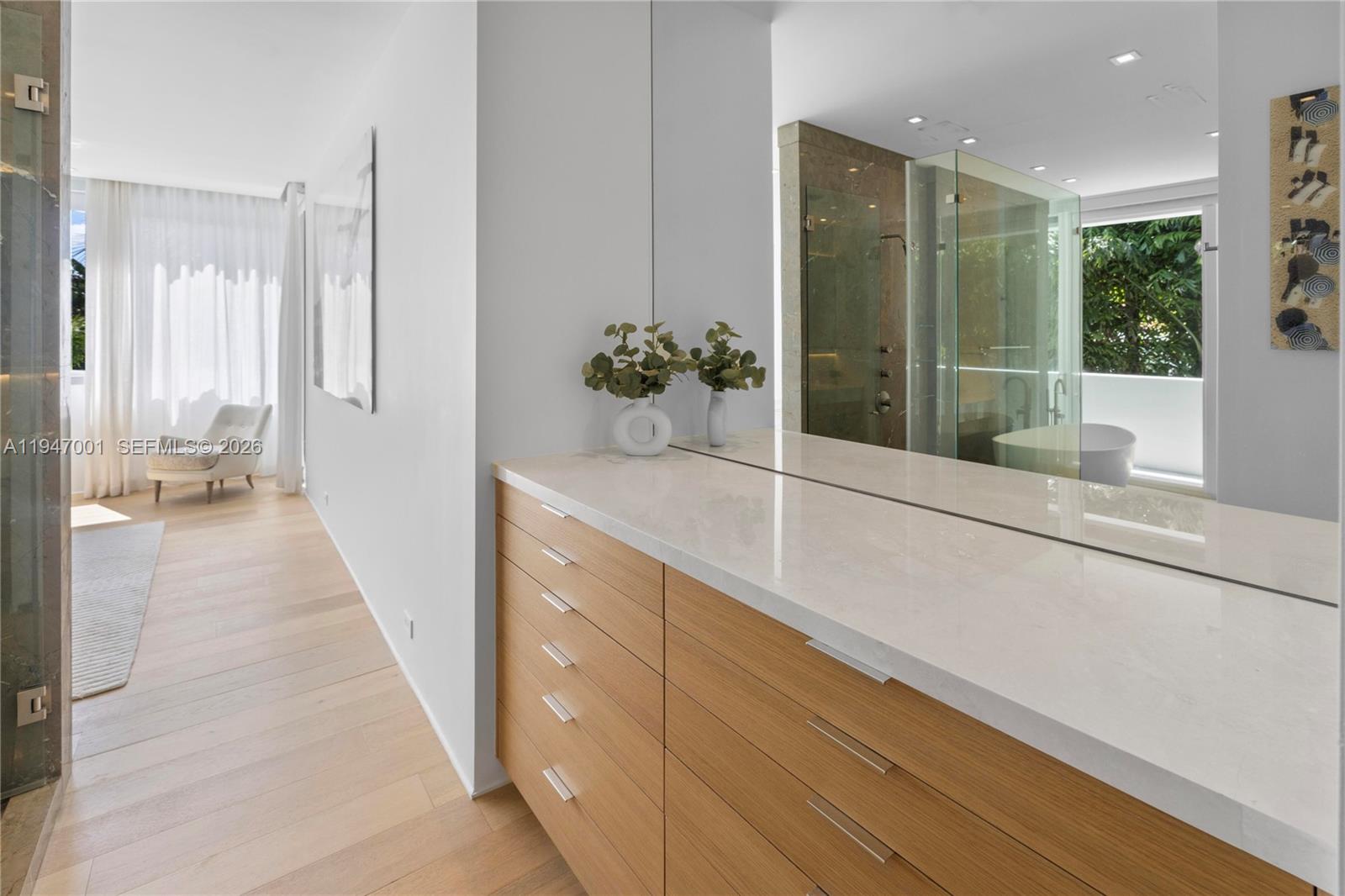 4433 N Bay Rd Miami Beach, FL 33140