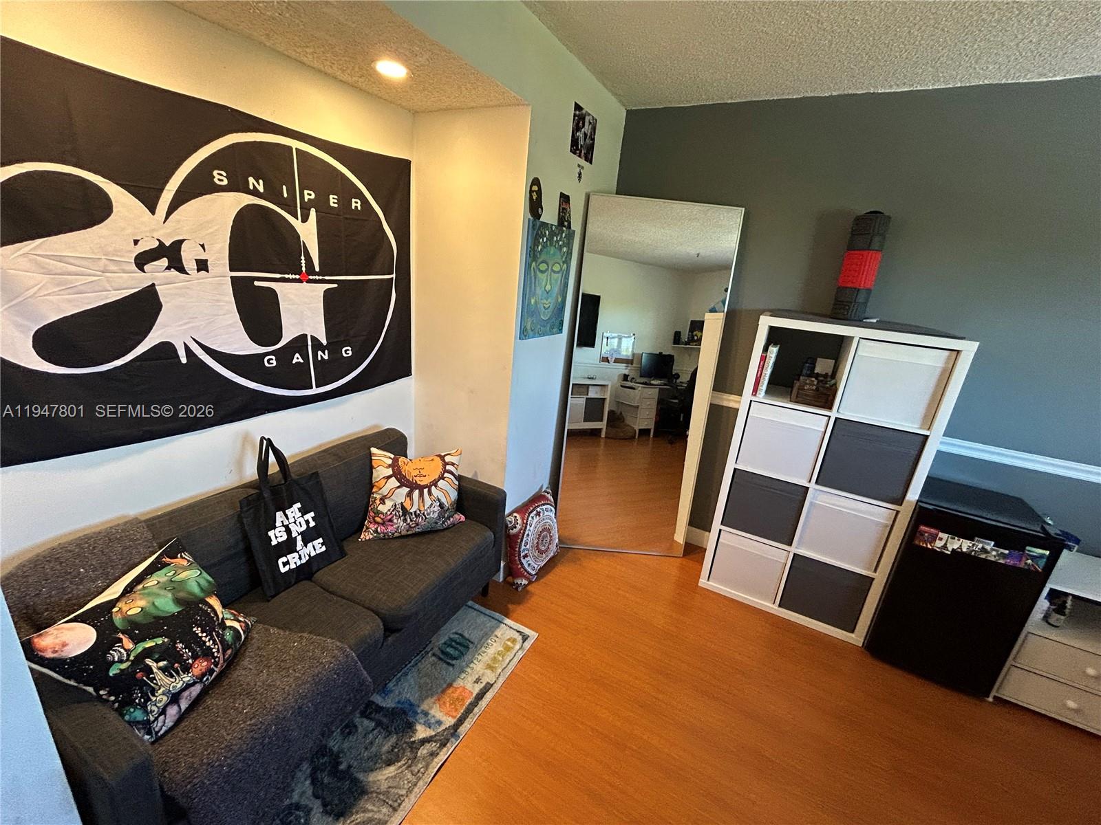 800 NE 195th St #409 Miami, FL 33179